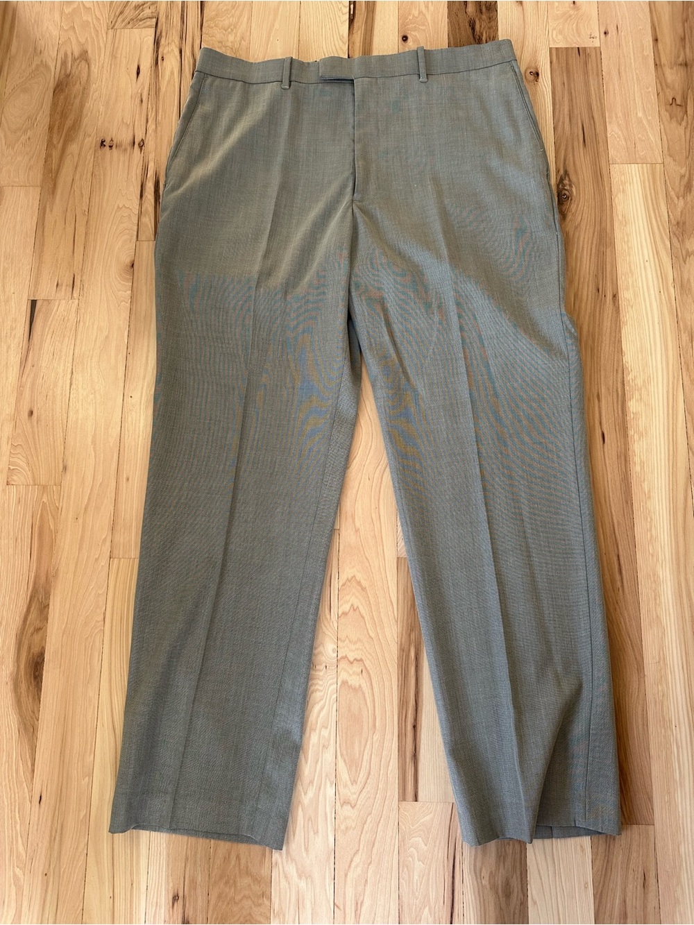 Men's Dress Pants in Light Gray - Modern Tailored Fit. 36/32